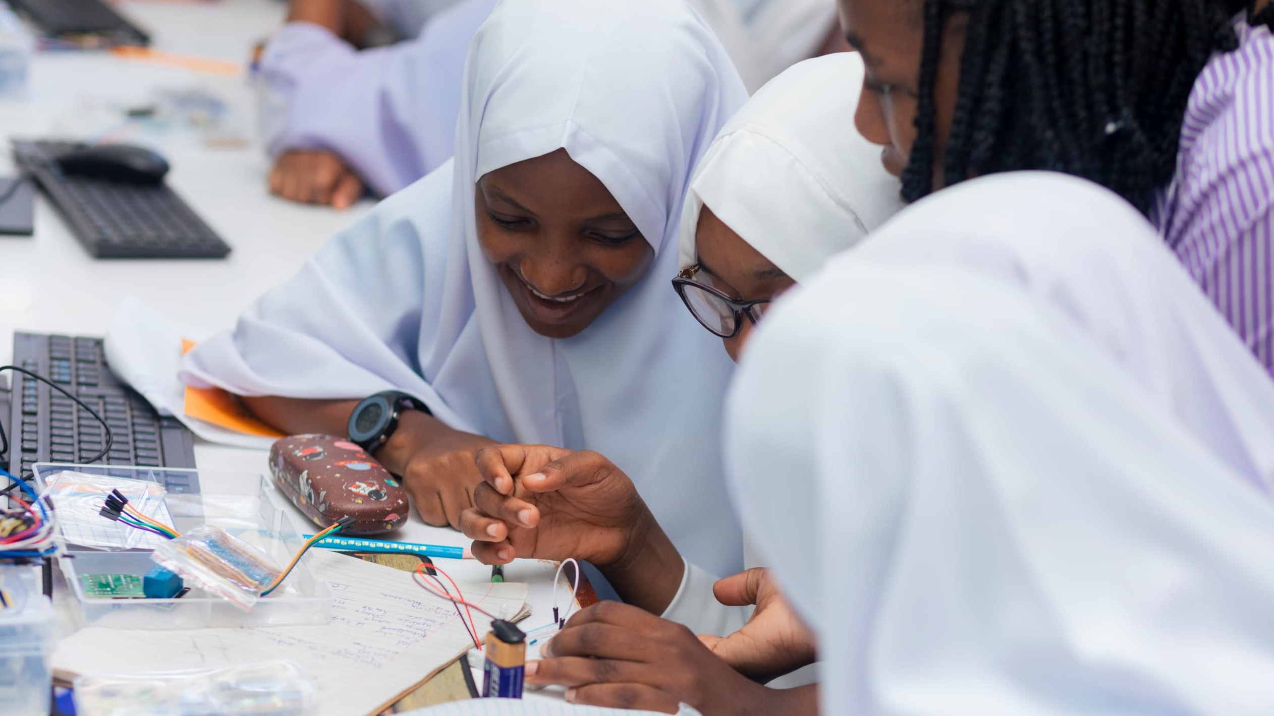 UCSAF Yaandaa Mafunzo ya TEHAMA kwa Wanafunzi wa Kike Kuadhimisha Siku ya Wasichana na TEHAMA 2025