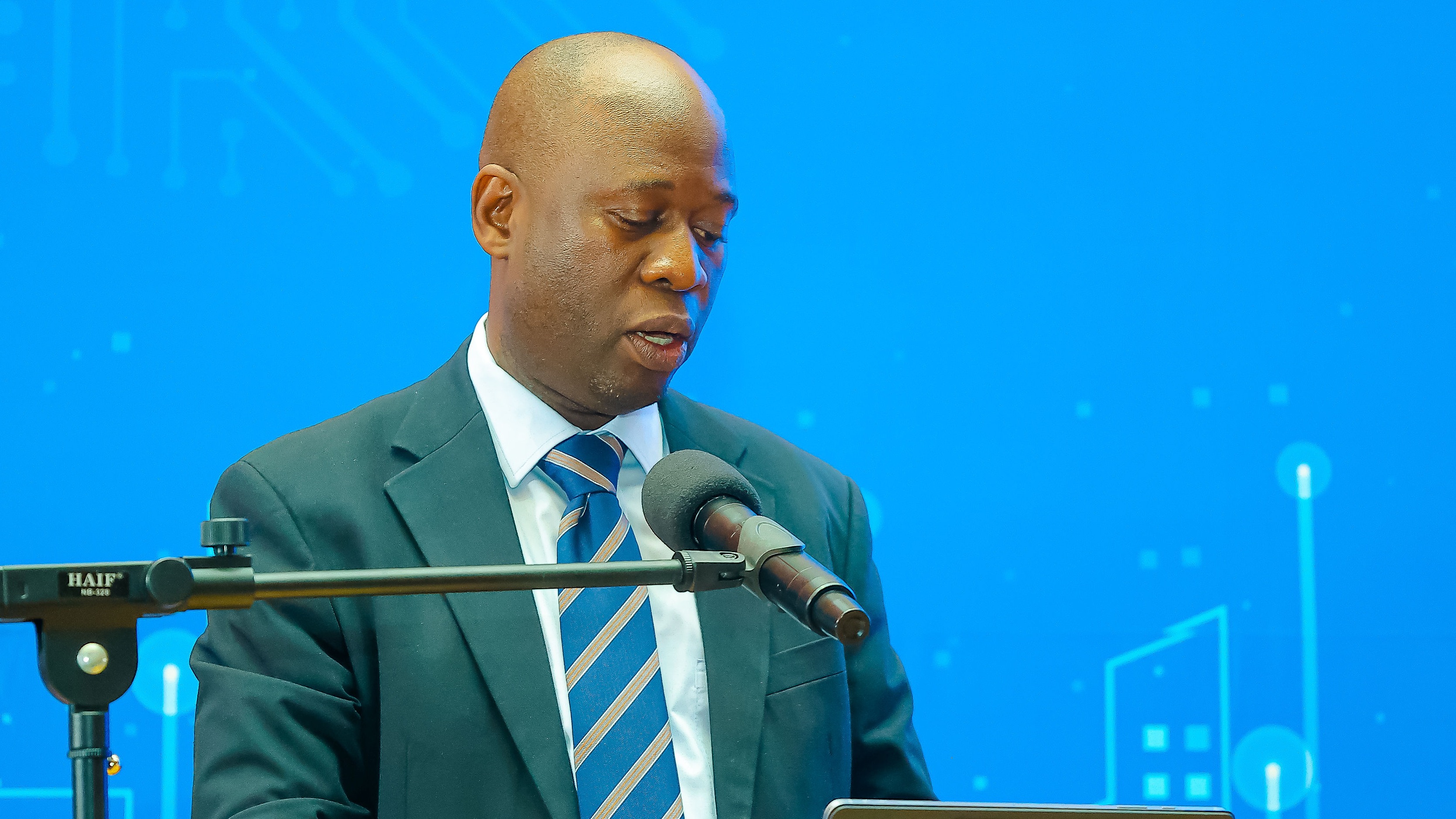 UCSAF KUJENGA MAABARA 250 ZA TEHAMA SHULENI.